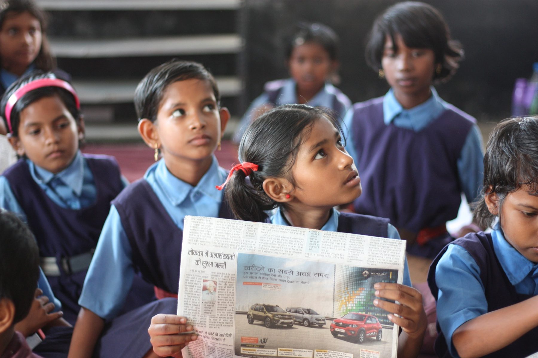 Santosh Talaghatti with a large group of cheering rural schoolchildren